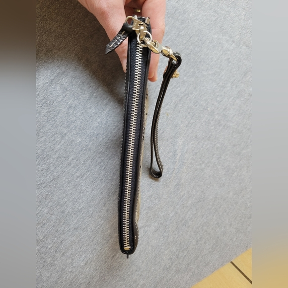 Dooney & Bourke Wristlet - Picture 2 of 5